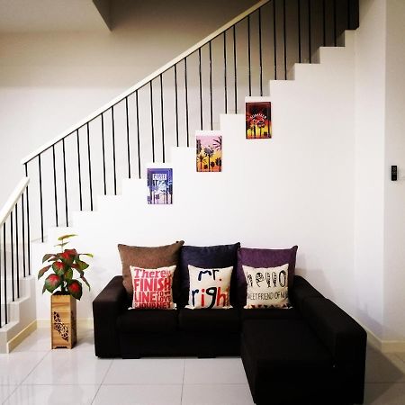 A&D Home-Stay @Kota Warisan, เซปัง ภายนอก รูปภาพ