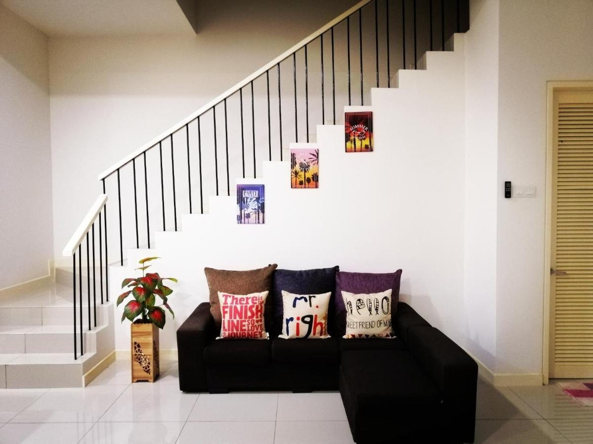 A&D Home-Stay @Kota Warisan, เซปัง ภายนอก รูปภาพ