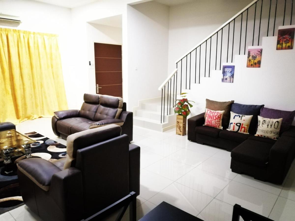 A&D Home-Stay @Kota Warisan, เซปัง ภายนอก รูปภาพ
