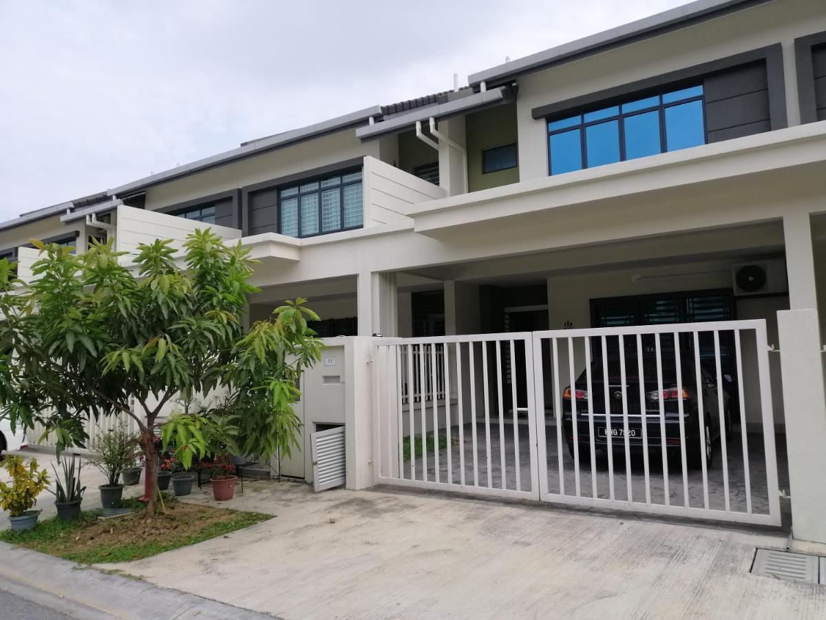 A&D Home-Stay @Kota Warisan, เซปัง ภายนอก รูปภาพ
